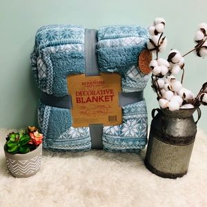 Berkshire | Decorative Blanket | Light Blue & White | King (PM_B66)